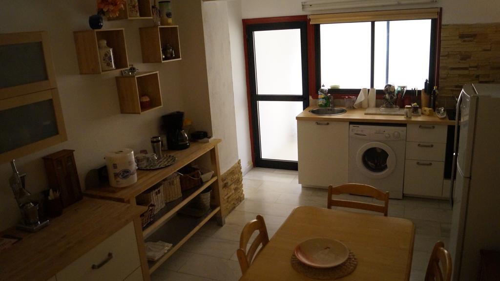 Destalo Court Larnaca Apartment Exterior foto