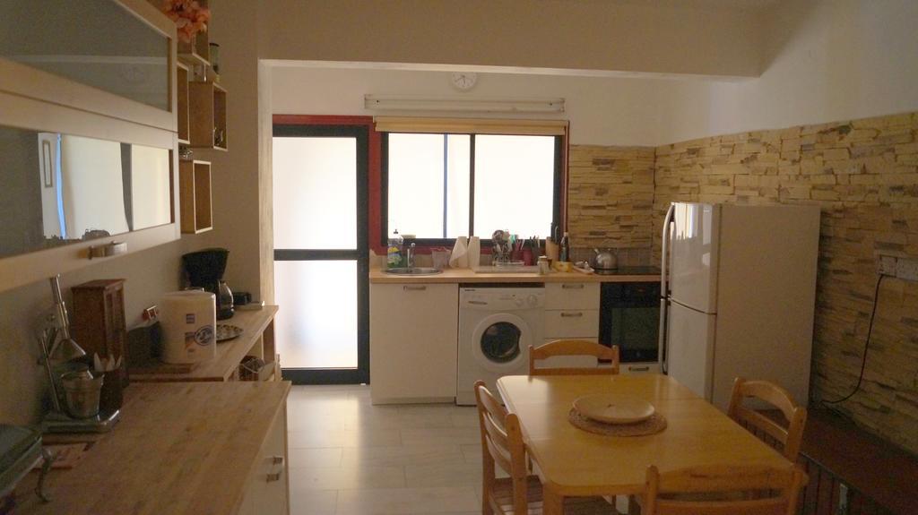 Destalo Court Larnaca Apartment Exterior foto
